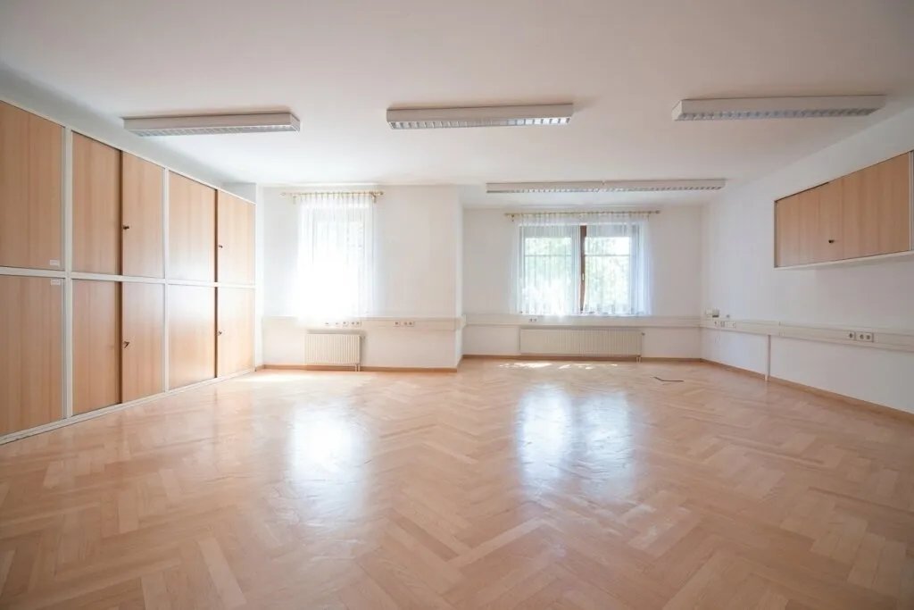 Büro/Ordination 153 m² mit fünf Einzelräumen und großem Mehrzweckraum, 1130 Wien