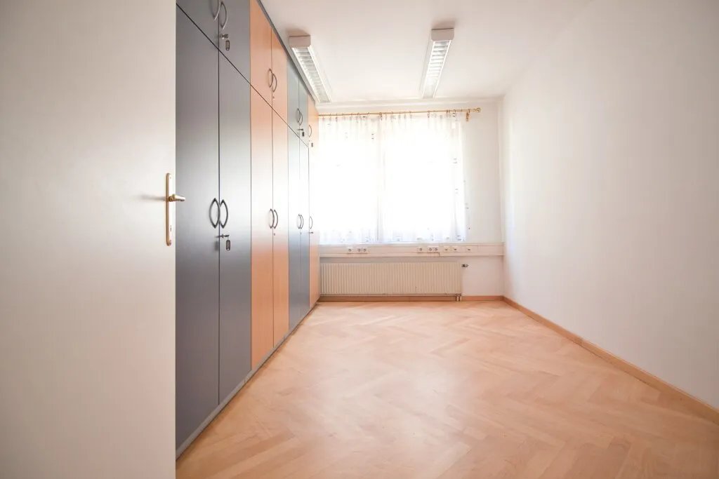 Büro/Ordination 153 m² mit fünf Einzelräumen und großem Mehrzweckraum, 1130 Wien