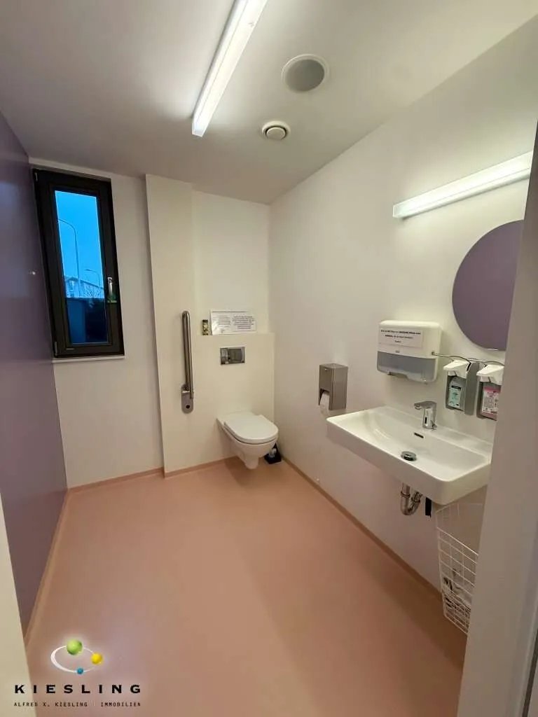 Moderne Praxis 159 m² mit 5 Ordinationsräumen, EG barrierefrei, nahe Spital Speising, 1130 Wien