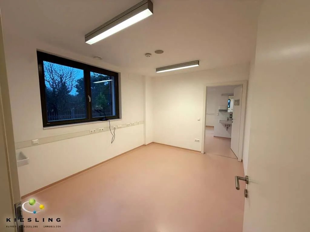 Moderne Praxis 159 m² mit 5 Ordinationsräumen, EG barrierefrei, nahe Spital Speising, 1130 Wien