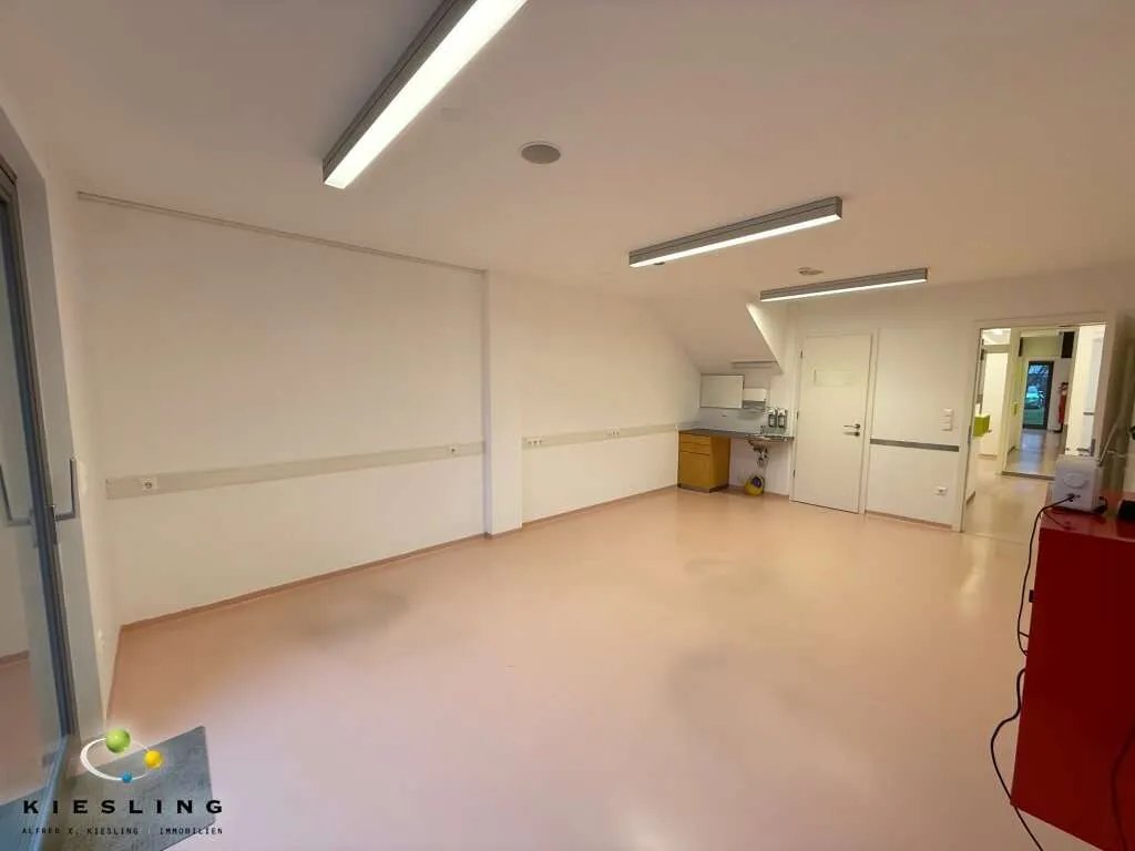 Moderne Praxis 159 m² mit 5 Ordinationsräumen, EG barrierefrei, nahe Spital Speising, 1130 Wien